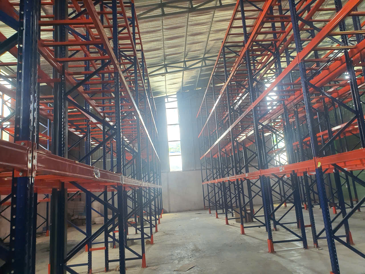 thanh lý kệ kho hàng