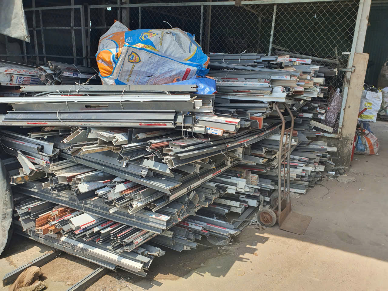 thu mua nhom phe lieu